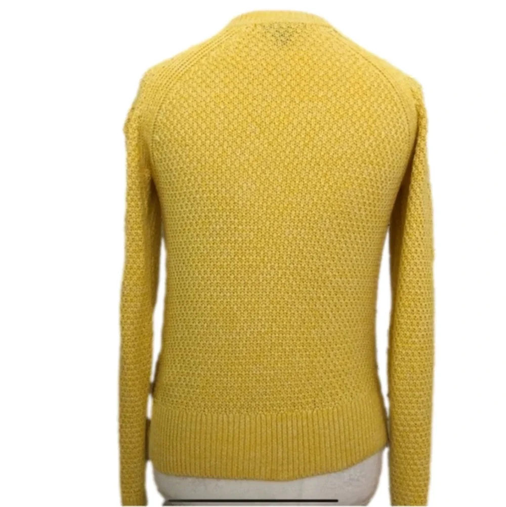 𝅺 GAP Yellow sweater
